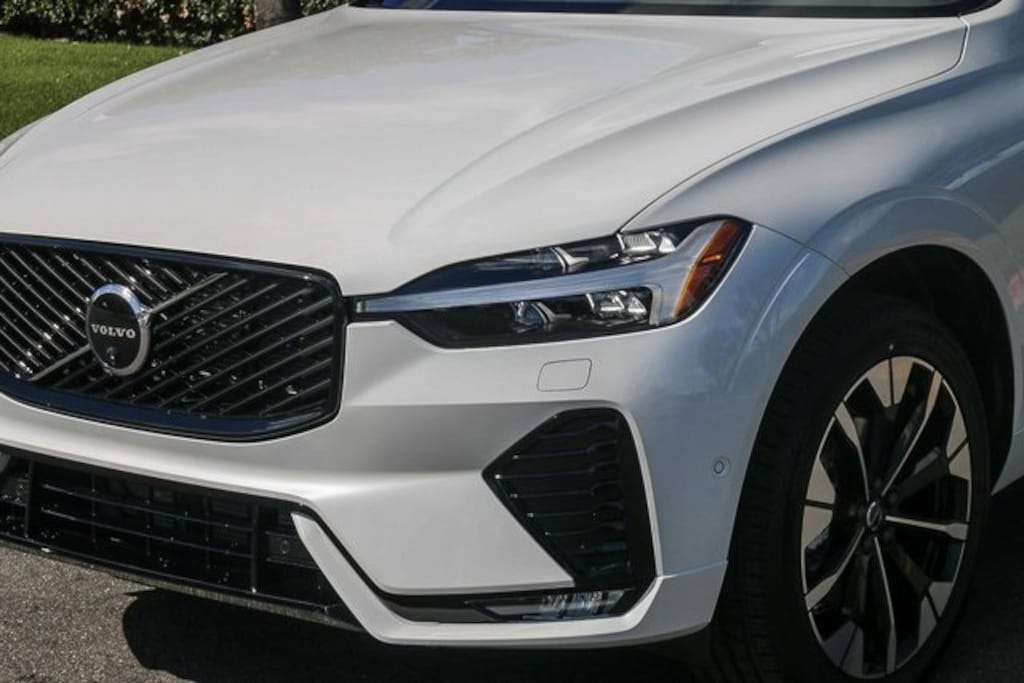 New 2026 Volvo XC60 B5 Plus SUV