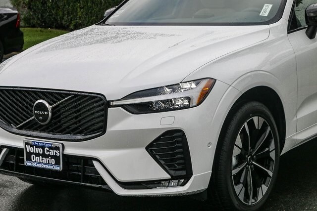 2026 Volvo XC60 B5 Plus photo 4