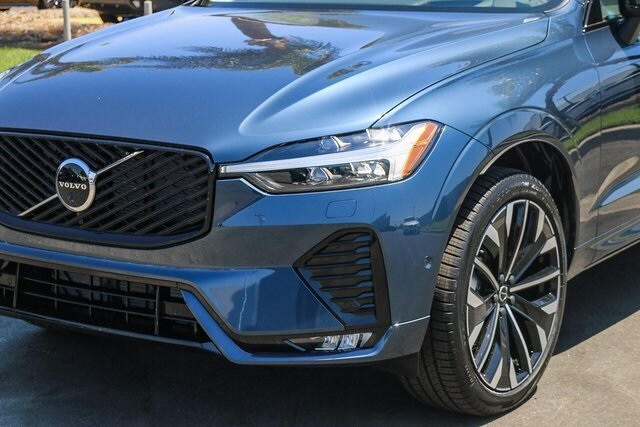 2026 Volvo XC60 B5 photo 4