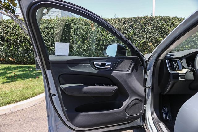 2026 Volvo XC60 Plus - Photo 25