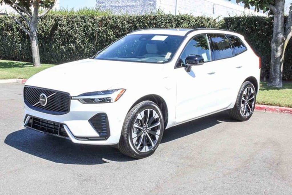 New 2026 Volvo XC60 plug-in hybrid T8 Plus SUV