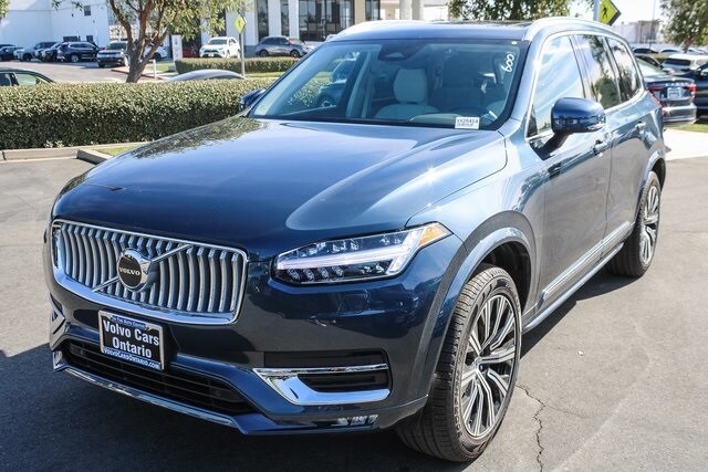 2025 Volvo XC90 Core photo 3