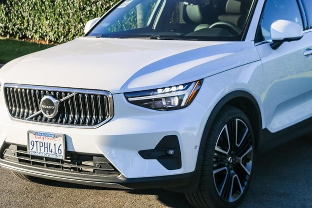 Used 2025 Volvo XC40 B5 Ultra Bright Theme SUV