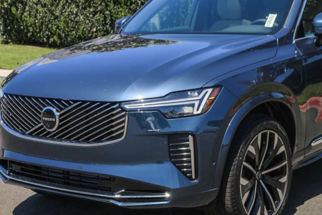 New 2026 Volvo XC90 plug-in hybrid T8 Plus 7-Seater SUV
