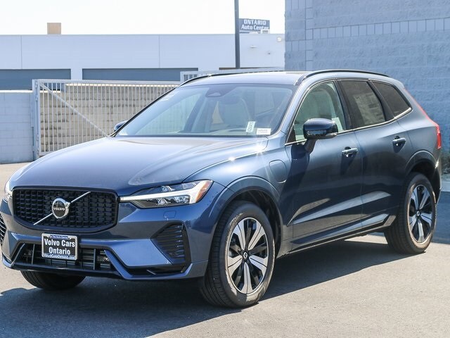 2025 Volvo XC60 Hybrid T8 Core photo 4