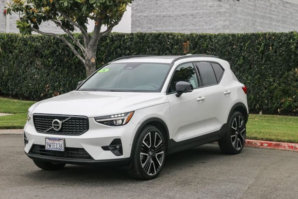 Used 2026 Volvo XC40 B5 Ultra SUV