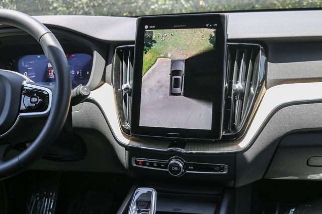 2026 Volvo XC60 Plus - Photo 14