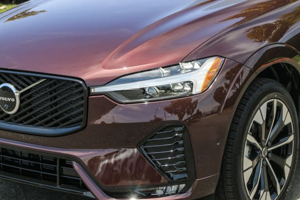 New 2026 Volvo XC60 B5 Plus SUV