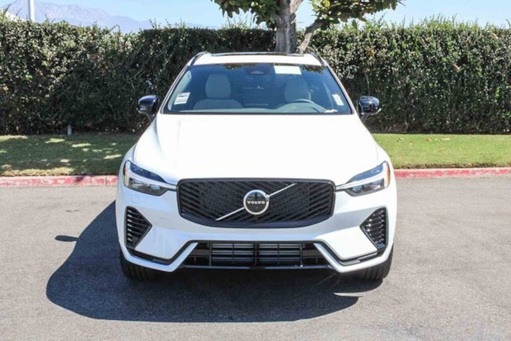 New 2026 Volvo XC60 plug-in hybrid T8 Plus SUV