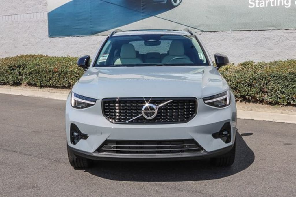 New 2026 Volvo XC40 B5 Plus SUV