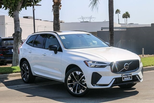 2026 Volvo XC60 B5 Plus photo 2