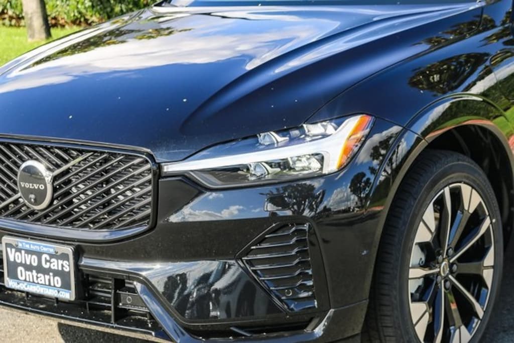 New 2026 Volvo XC60 plug-in hybrid T8 Plus SUV