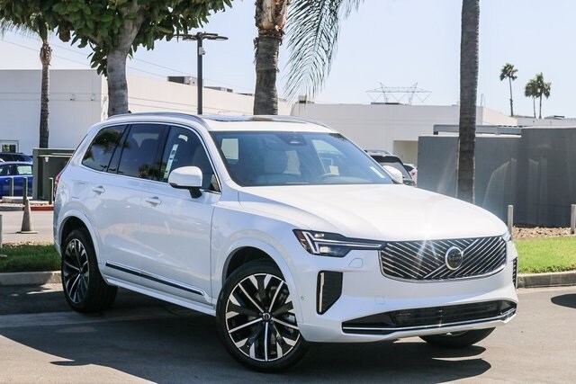 2026 Volvo XC90 Plus photo 2