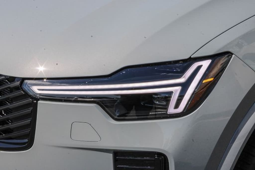 New 2026 Volvo XC90 plug-in hybrid T8 Ultra Dark Theme 7-Seater SUV