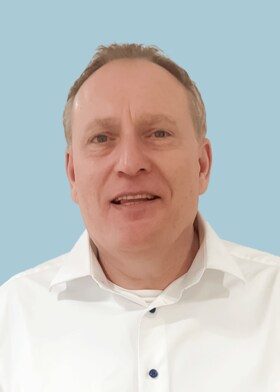 Staff member Larry Smith <br>Sales Manager from 8d698068ef26