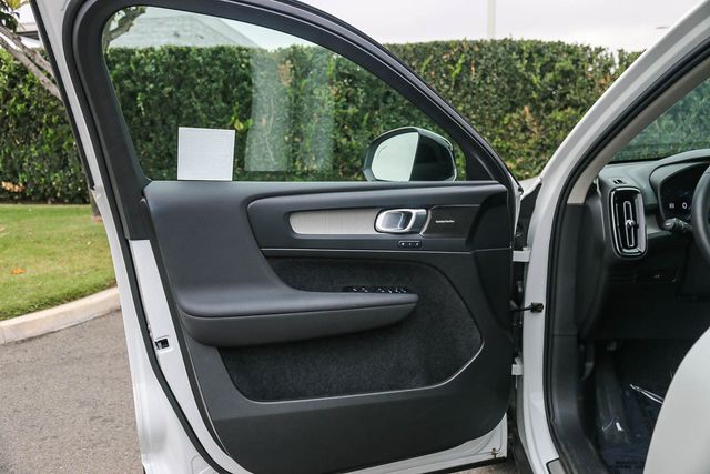 2026 Volvo XC40 Ultra - Photo 25