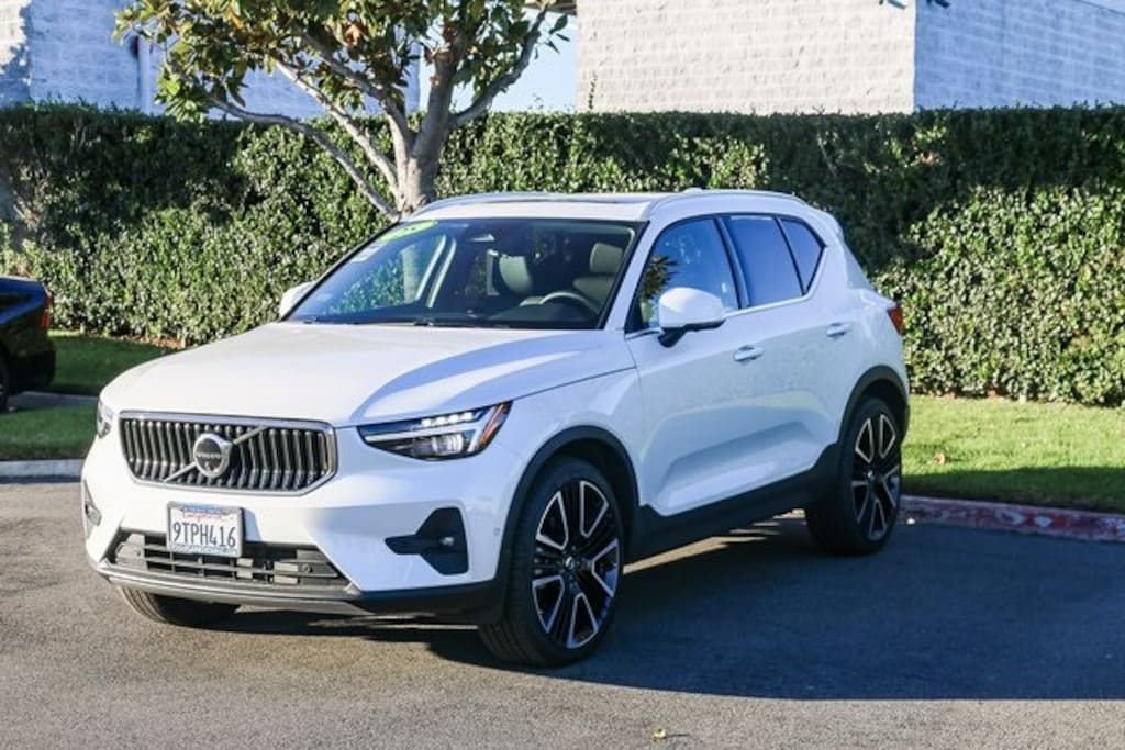Used 2025 Volvo XC40 B5 Ultra Bright Theme SUV
