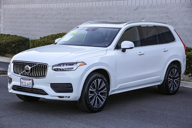 2022 Volvo XC90 T5 Momentum photo 3