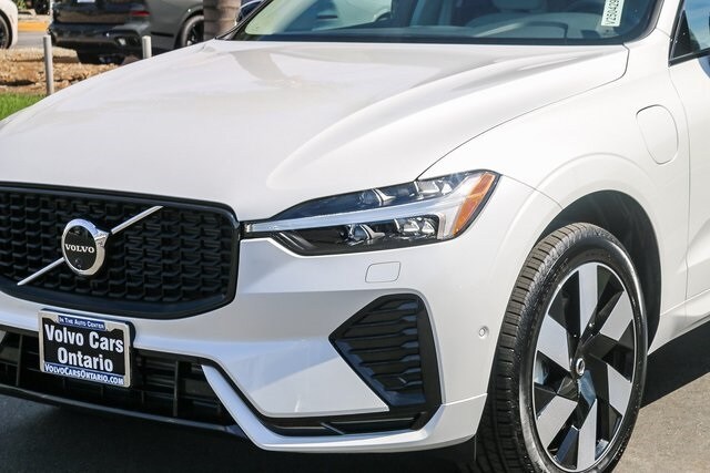 2025 Volvo XC60 Hybrid T8 Plus photo 4