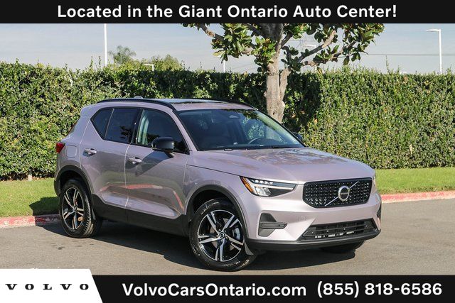 2026 Volvo XC40 B4 Core Dark FWD's photo