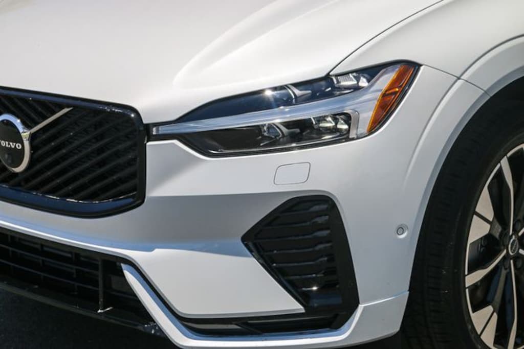 New 2026 Volvo XC60 plug-in hybrid T8 Plus SUV