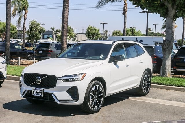 2026 Volvo XC60 B5 Plus photo 2