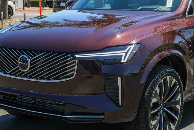 2026 Volvo XC90 T8 photo 3