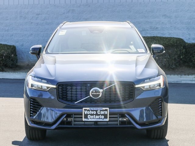 2025 Volvo XC60 Hybrid T8 Core photo 3