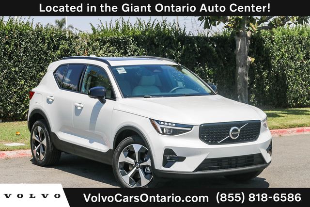 2026 Volvo XC40 B5 Plus Dark AWD's photo