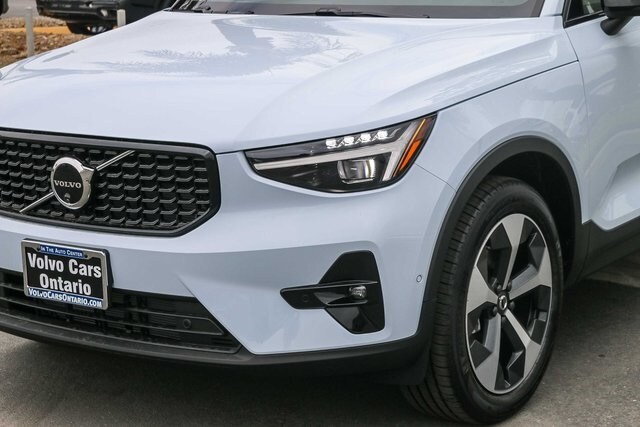 2026 Volvo XC40 AWD Plus photo 4