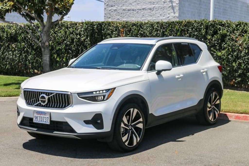 Used 2024 Volvo XC40 B5 Plus Bright Theme SUV