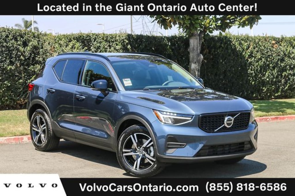 New 2026 Volvo XC40 B5 Core SUV