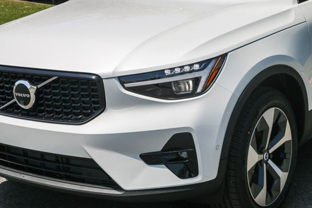 New 2026 Volvo XC40 B5 Plus SUV