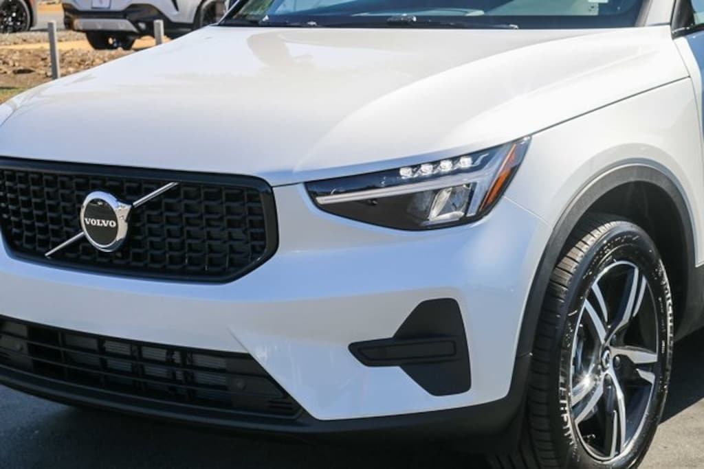 New 2026 Volvo XC40 B5 Core SUV