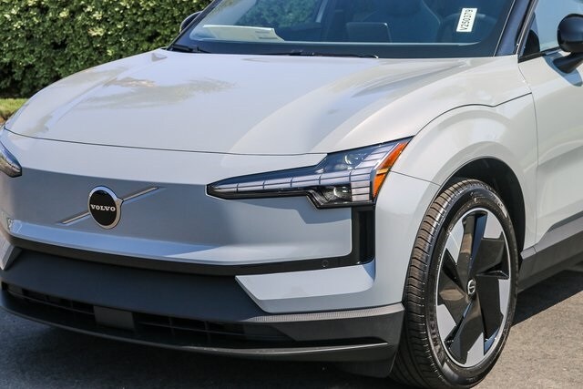 2025 Volvo EX30 Plus photo 3