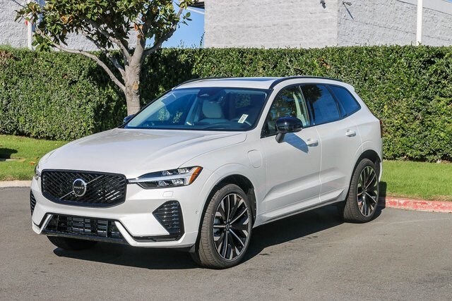 2026 Volvo XC60 Hybrid T8 eAWD photo 3