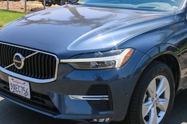 2022 Volvo XC60 B5 Momentum photo 4