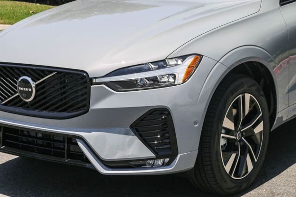 New 2026 Volvo XC60 B5 Plus SUV