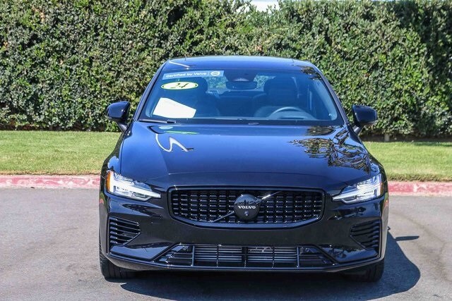 2024 Volvo S60 Ultimate Black Edition photo 2