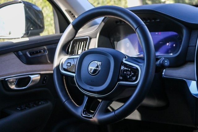 2025 Volvo XC90 Plus - Photo 16