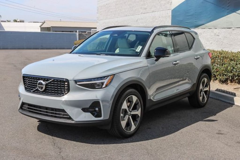 New 2026 Volvo XC40 B5 Plus SUV