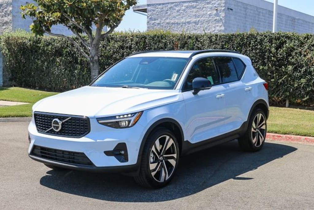 New 2026 Volvo XC40 B5 Plus SUV