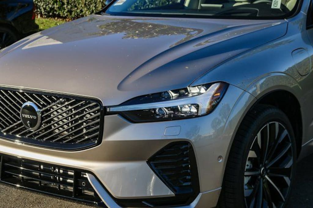 New 2026 Volvo XC60 plug-in hybrid T8 Ultra SUV