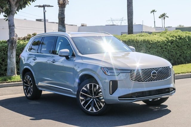2025 Volvo XC90 Plus photo 2
