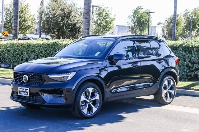 2025 Volvo XC40 Plus photo 4