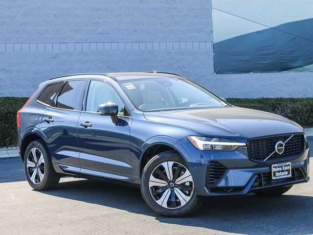 2025 Volvo XC60 Hybrid T8 Core photo 2