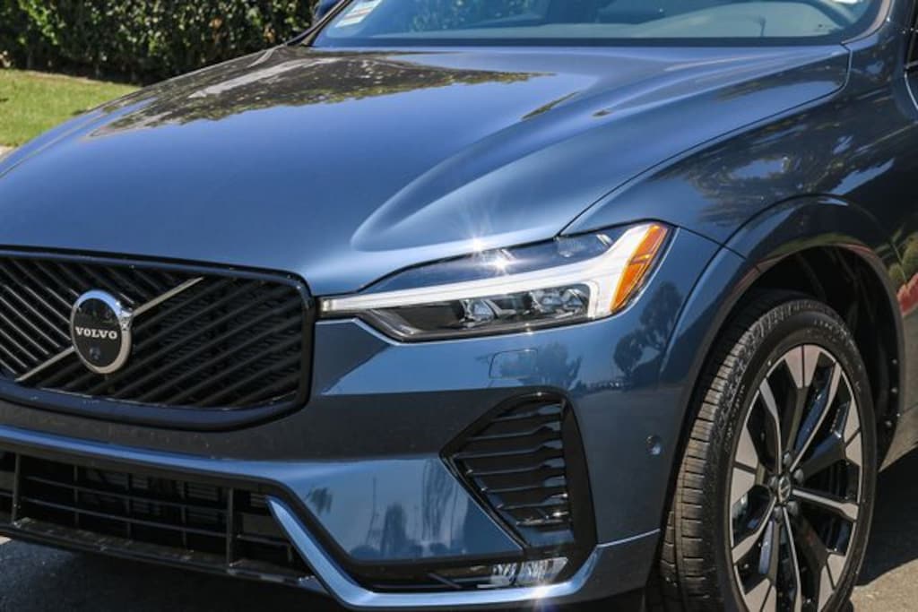 New 2026 Volvo XC60 B5 Plus SUV