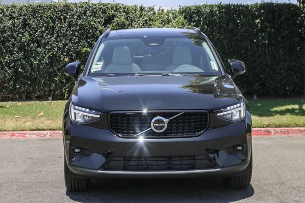 New 2026 Volvo XC40 B5 Plus SUV