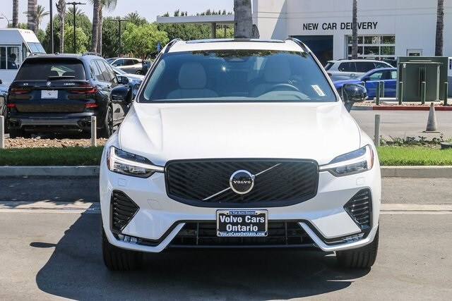 2026 Volvo XC60 B5 Plus photo 2