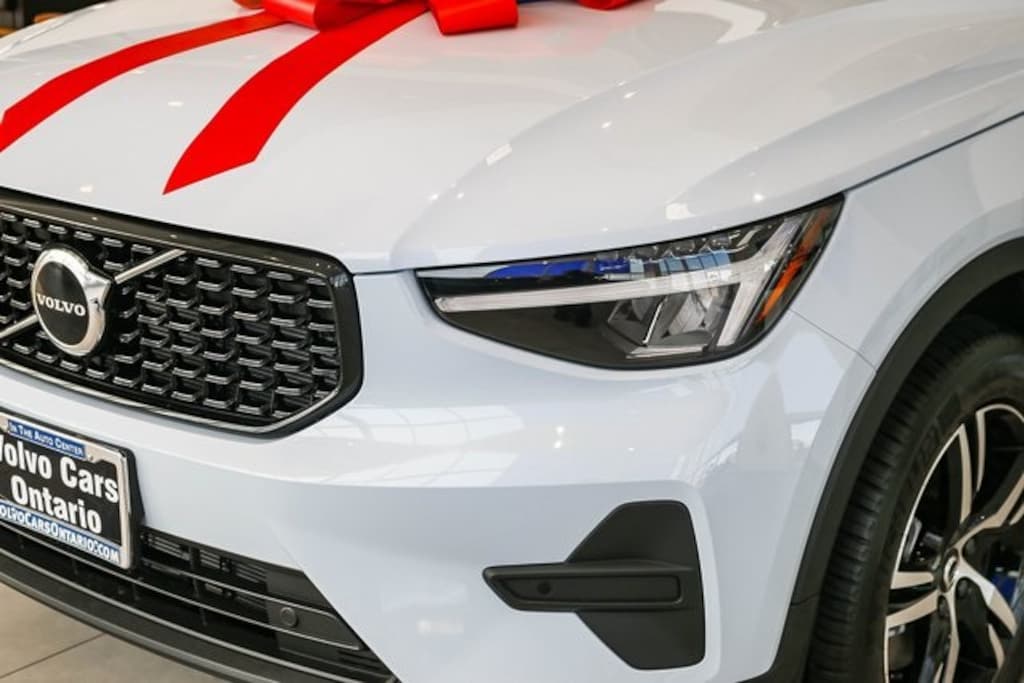 New 2026 Volvo XC40 B4 Core SUV